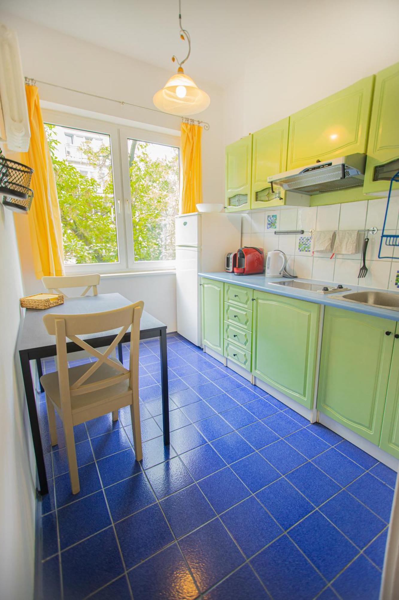 Hoza Str Apt. Great Location. Close To Everything. Butas Warsaw